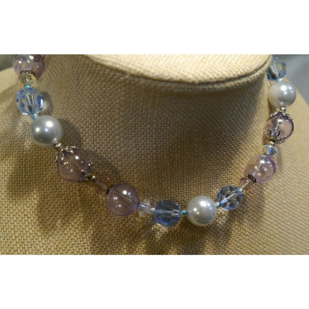 LISNER Choker Faceted Pale Blue & Lavender Beaded Necklace Vntge Aurora Borealis